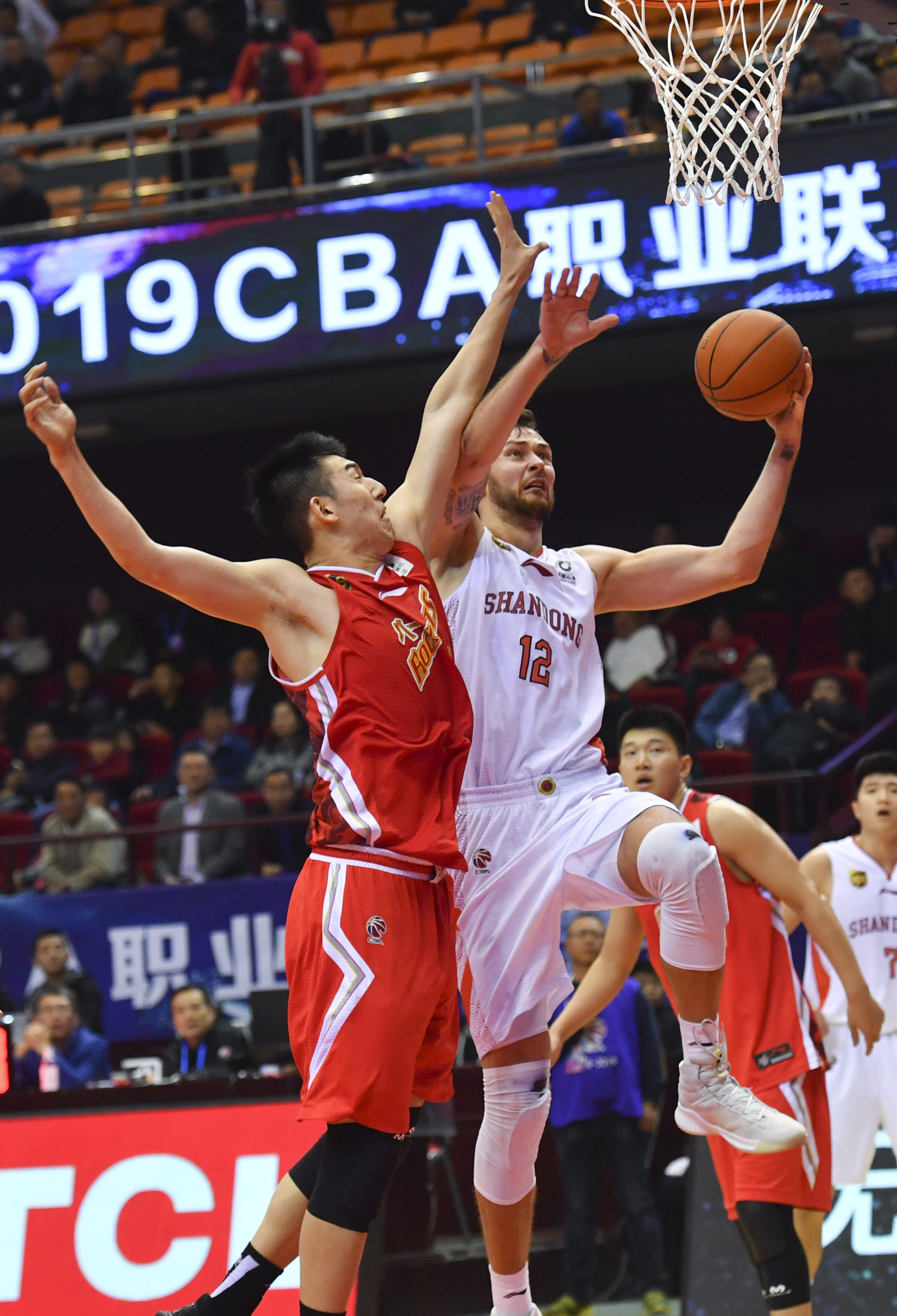 26个代言！孙颖莎再添新商务，人气成就双高，国乒招牌巨星（26项代言在手！孙颖莎再签新合作，战绩与人气齐攀高峰，国乒门面巨星）