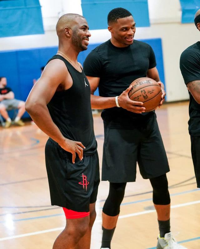 门德斯：不知道为啥有这么多关于亚马尔的噪音，我们都年轻过（门德斯：不理解围绕亚马尔的喧嚣，大家都曾年轻过）