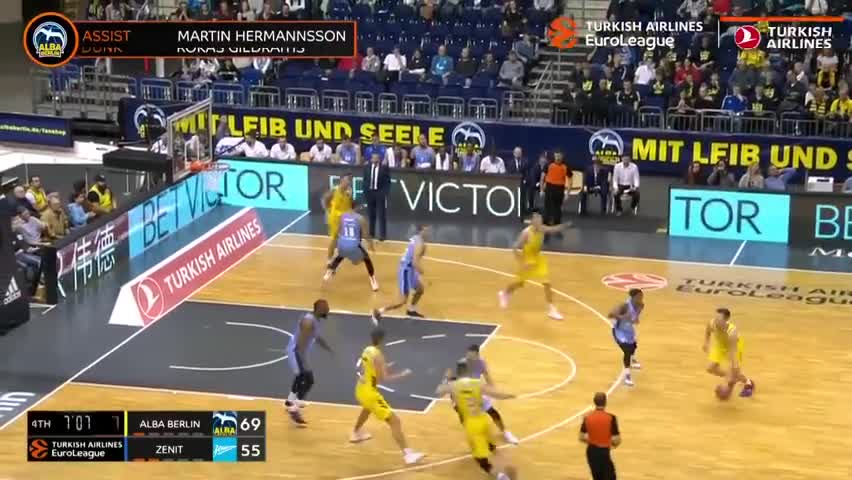 曼联球员身价更新，姆伯莫7500万欧领衔（曼联球员最新身价出炉：姆伯莫以7500万欧暂列榜首）