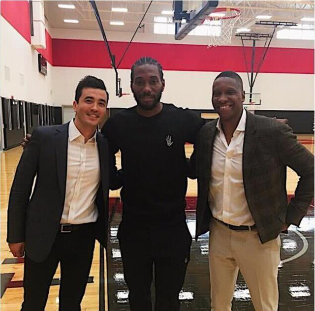 76人双星组合渐入佳境（76人双核默契渐成）