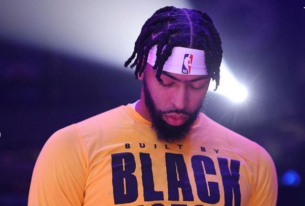 默特萨克、于大宝观战梅州U15vs浙江U15，并与小球员互动（默特萨克与于大宝现场观看梅州U15对浙江U15，并与小球员亲切互动）