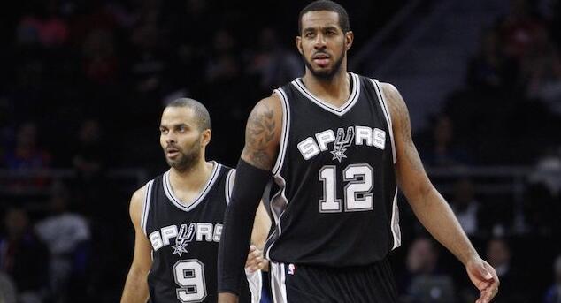 欧文突破防守助攻制胜（欧文强突妙传送出制胜助攻）