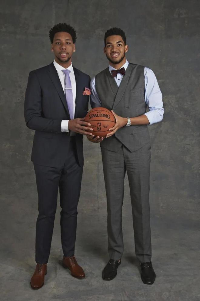 丢四个还能赢！曼城上次在联赛做到还是1957年5-4谢周三（丢四球照样赢！曼城联赛上次做到还要追溯至1957年5-4击败谢周三）