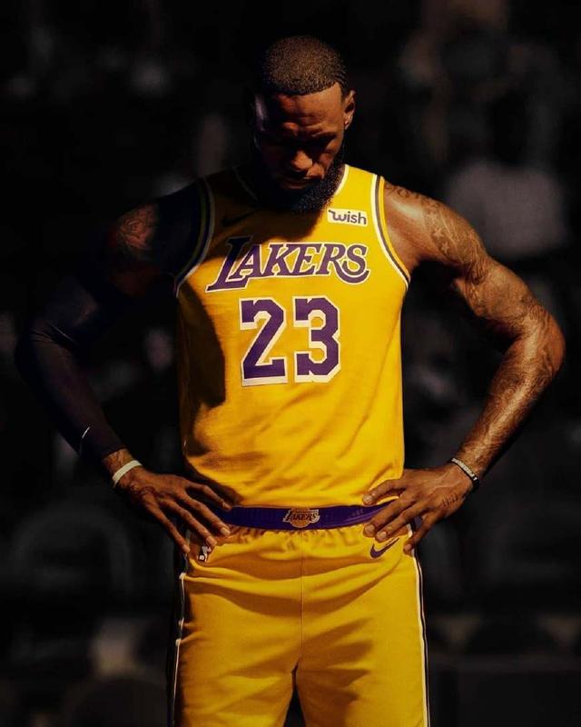 背身列队被罚，拉普拉塔大学生官方：将上诉，支持贝隆和全队（因背对列队遭处罚，拉普拉塔大学生宣布上诉：力挺贝隆与全队）